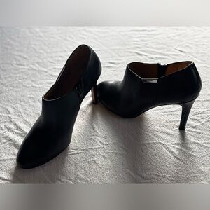 Black Coach Heels 3inch
In great condition
